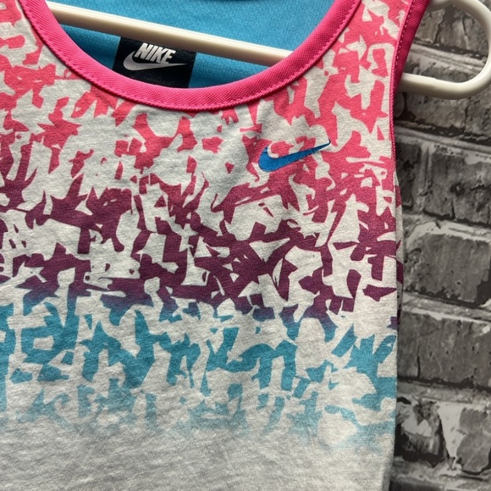 Nike - Picture 3 of 7